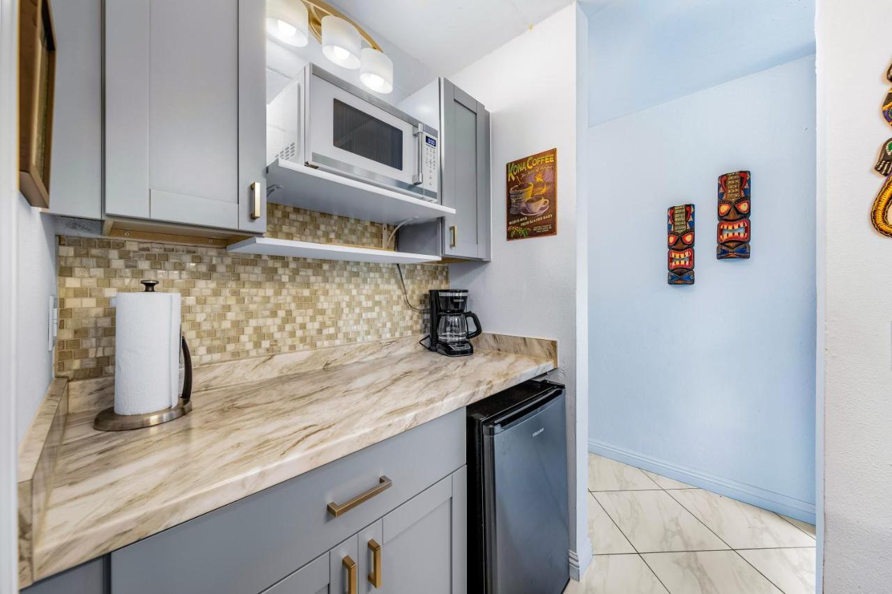 Downtown Hawaiian Theme Condo With Hot Tub, Pool & Beach - Kona Islander Inn Kailua-Kona Exteriör bild