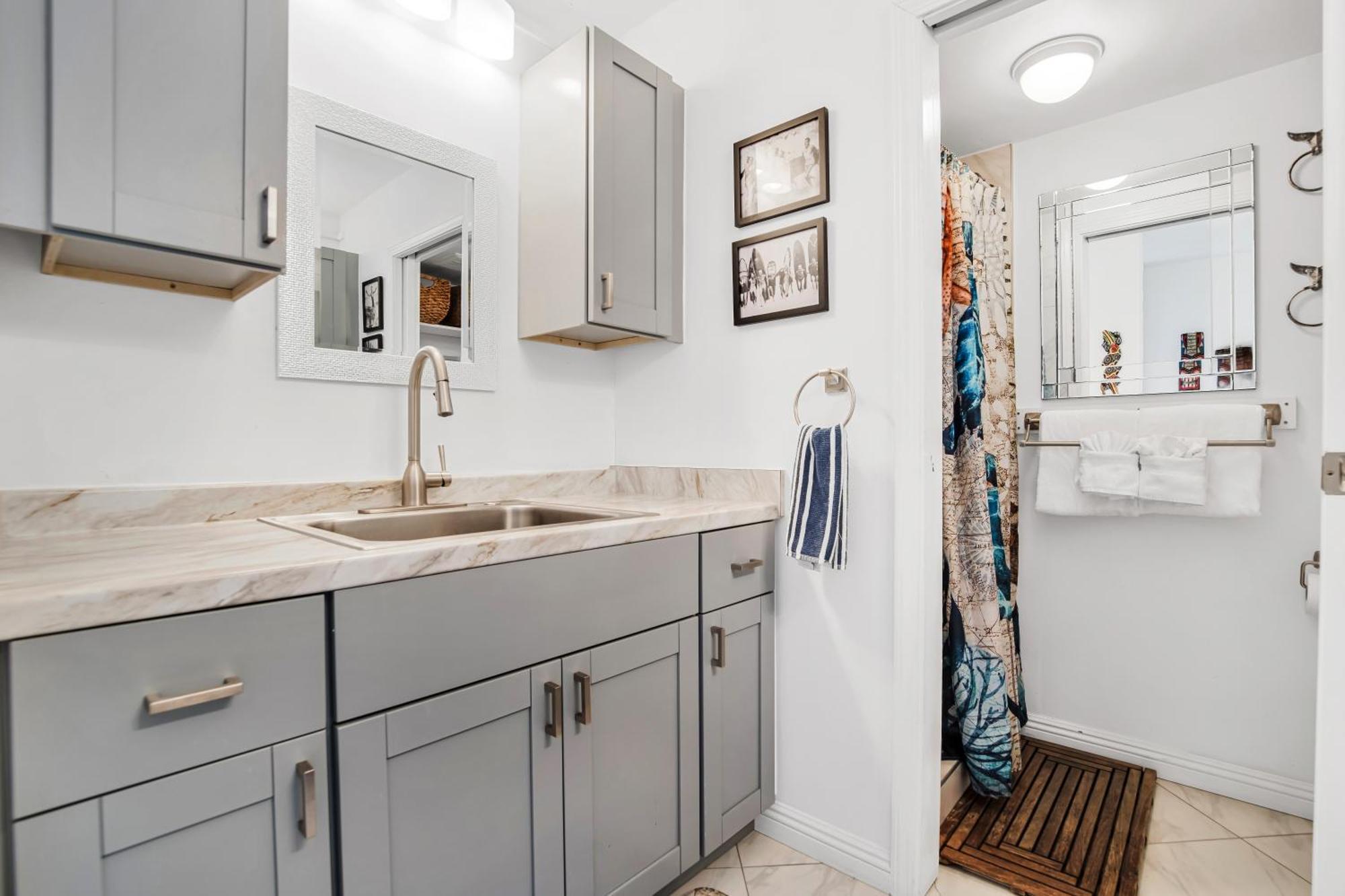 Downtown Hawaiian Theme Condo With Hot Tub, Pool & Beach - Kona Islander Inn Kailua-Kona Exteriör bild
