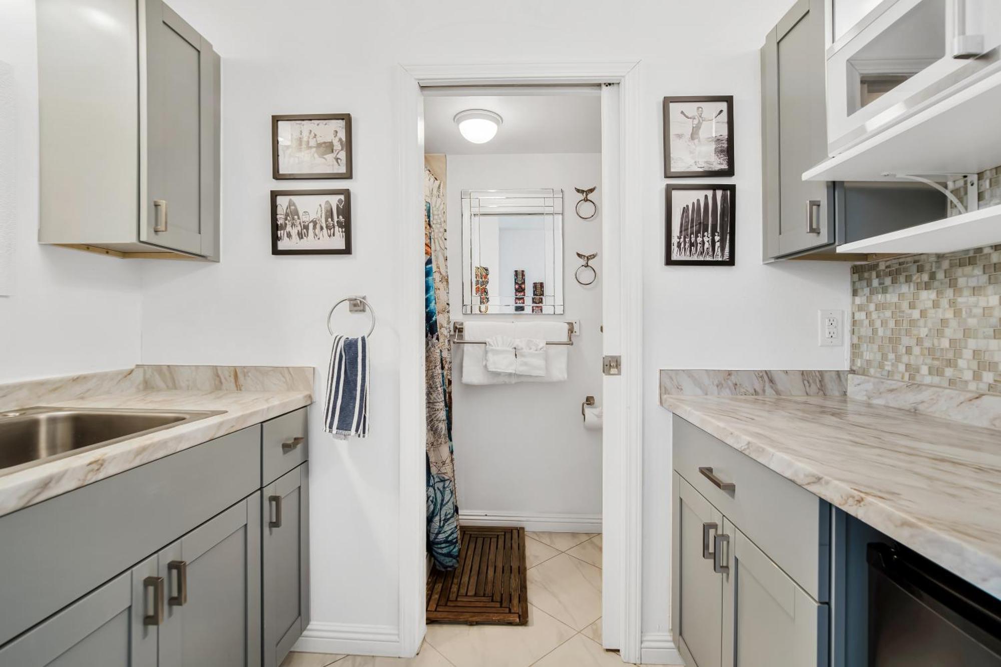 Downtown Hawaiian Theme Condo With Hot Tub, Pool & Beach - Kona Islander Inn Kailua-Kona Exteriör bild