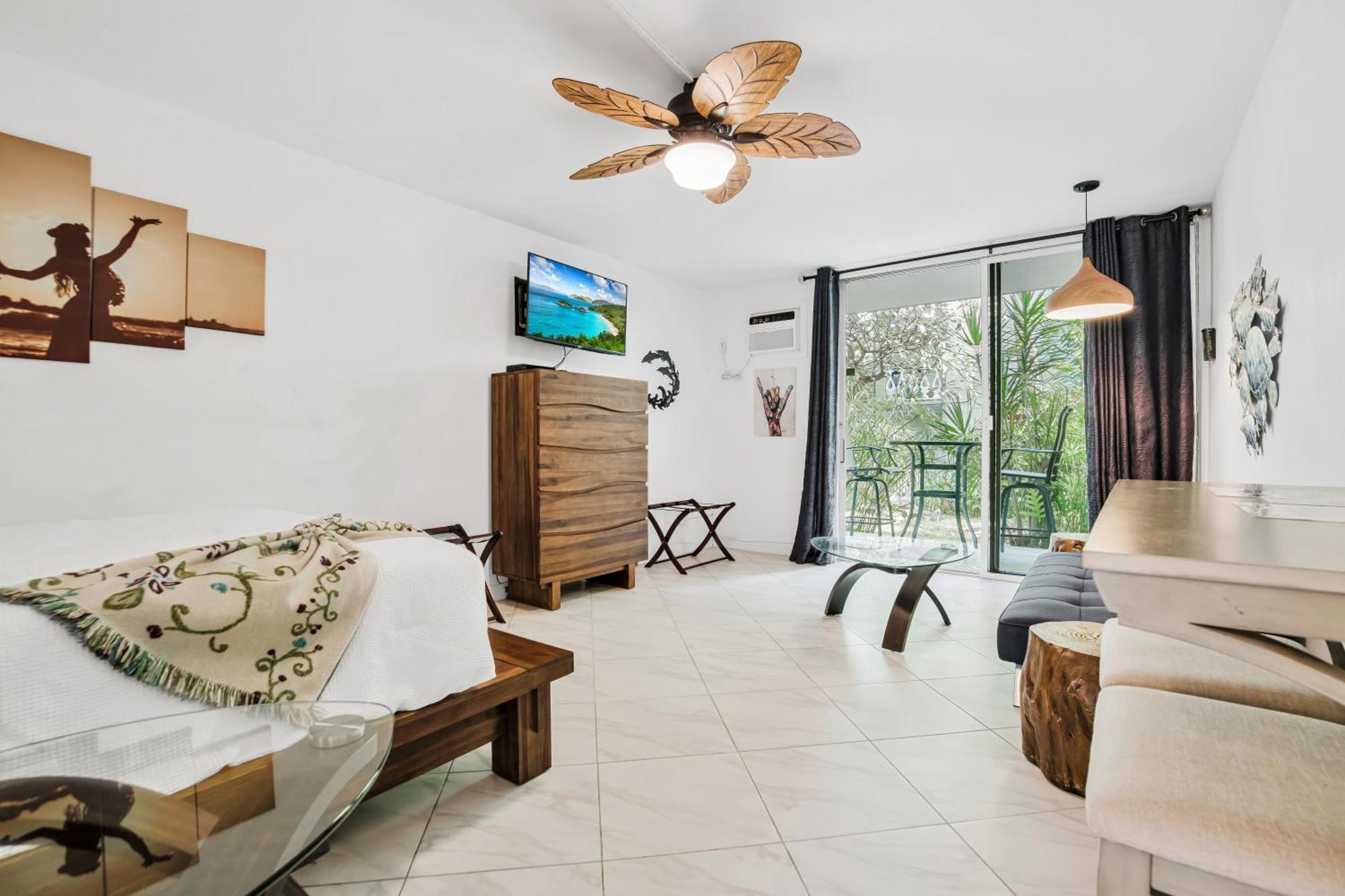Downtown Hawaiian Theme Condo With Hot Tub, Pool & Beach - Kona Islander Inn Kailua-Kona Exteriör bild